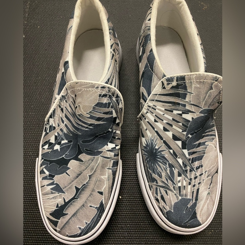 Nike White Canvas Slip-On Shoes